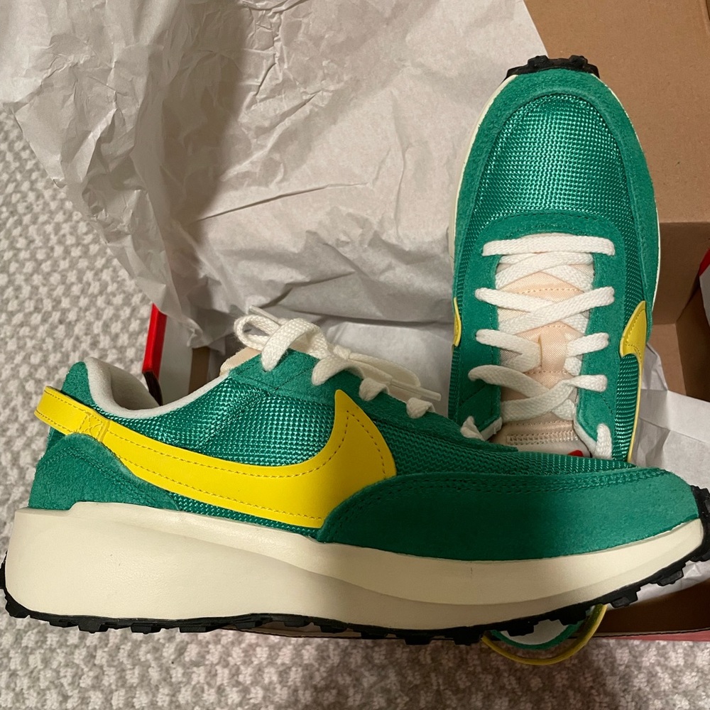 Brand new women’s Nike waffle debut size 7